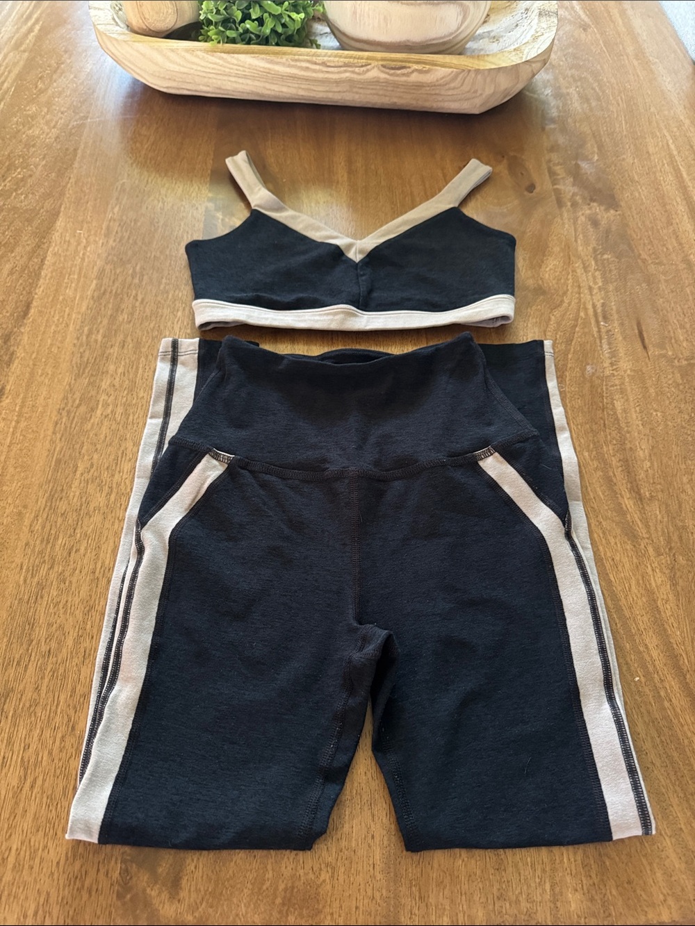 Beyond Yoga Women’s Leggings and Sports Bra - Picture 2 of 7
